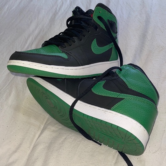 Air Jordan 1 Retro High OG 'Pine Green 2.0 - Picture 4 of 6